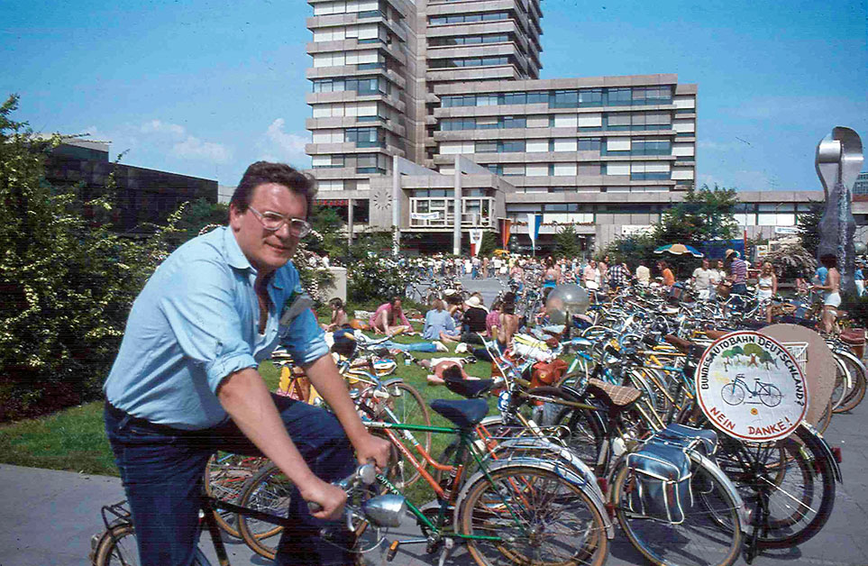 Hubert Weiger auf dem Rad in den Achziger Jahren.