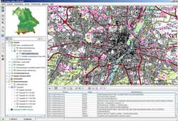 Bildschirmkopie der in vier Abschnitte geteilten geografischen Benutzeroberfläche von FIN-Web, auf der im Hauptfenster zahlreiche kleine Punkte Nachweisorte von Libellen darstellen.