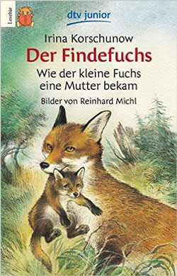 Gemaltes Titelbild des Buches, auf dem ein Fuchs zu sehen ist, der ein Fuchsjunges im Maul trägt und durch den Wald schleicht.
