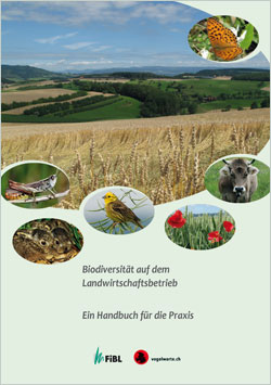 Titelbild des Buches mit einem großen Bild eines Getreidefeldes, darin mehrere kleine, runde Bilder von Pflanzen und Tieren, die hier ihren Lebensraum haben.