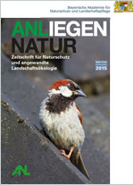 Titelblatt Anliegen Natur 37/2 (Haussperling auf Dach, Foto: Johannes Mayer.)