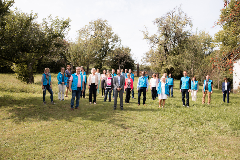 Gruppenbild mit Staatsminister und Mitarbeitern der ANL.