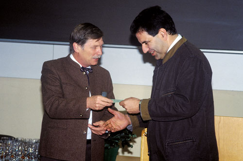 Dr. Wolfgang Zielonkowski übergibt die ANL an Dr. Christoph Goppel.