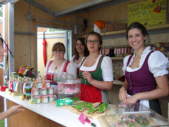 Vier angehende Hauswirtschafterinnen der Winterschule Laufen in ihrem Stand.