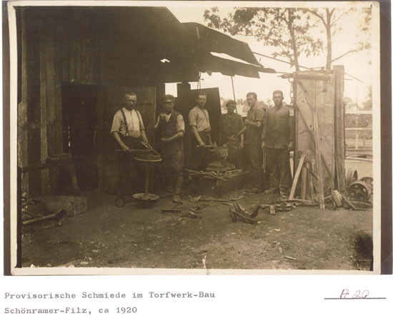 Schmiede des Torfwerks um 1920.