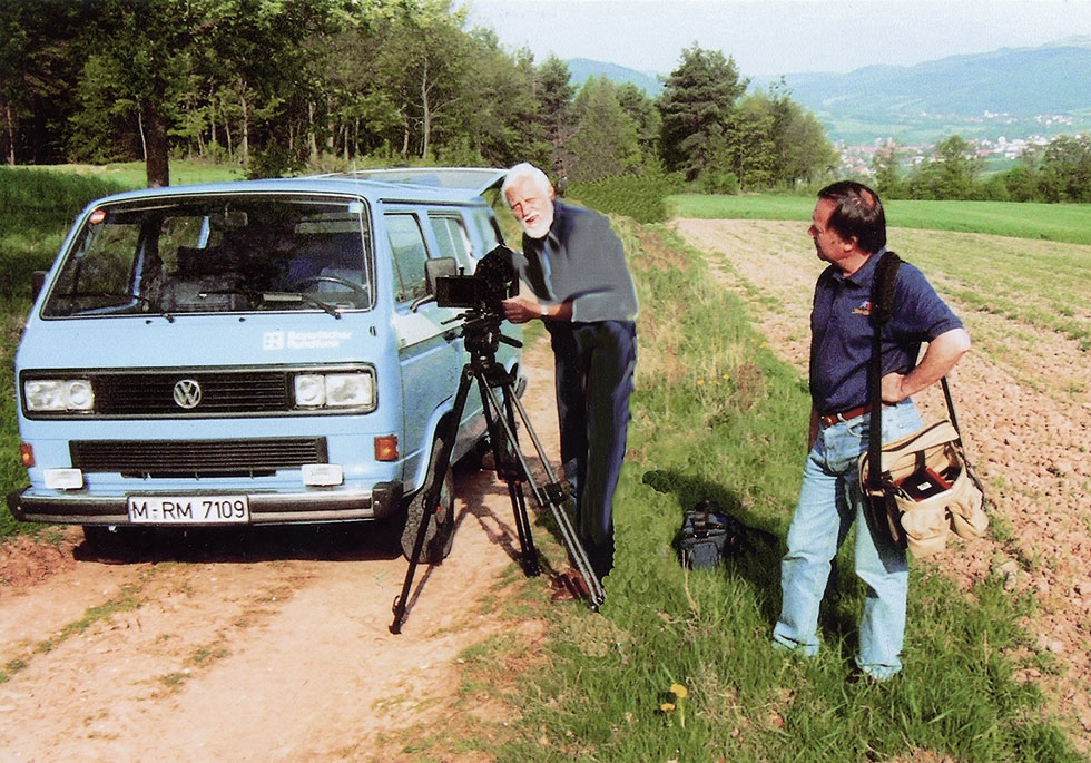 Historisches Bild mit Dieter Wieland bei Dreharbeiten aus den Neunziger Jahren.