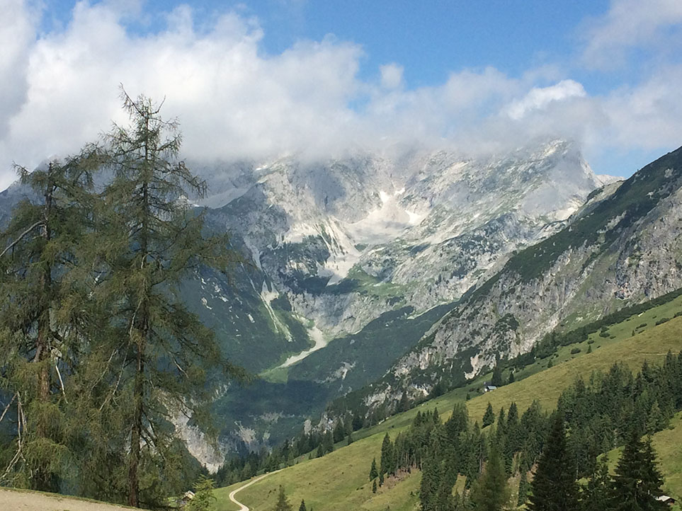 Blick auf den Süd-Abhang des Tennengebirges im Land Salzburg