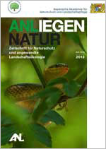 Titelblatt Anliegen Natur 35/2 (gut getarnte, ausgewachsene Äsculapnatter im Geäst eines Baumes)