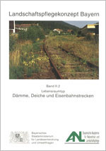 Titelblatt LPK II 2 Dämme, Deiche und Eisenbahnstrecken (mit Gräsern bewachsene Eisenbahnschienen, im Hintergrund Häuser)