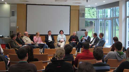 Diskussionsrunde im Vortragssaal.