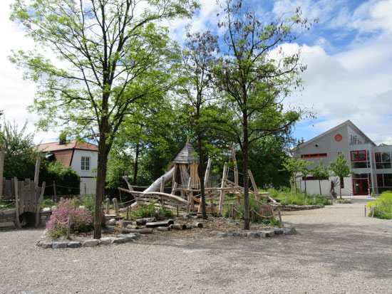 Der Natur-Erlebnis-Schulhof der Konradschule in Haar.